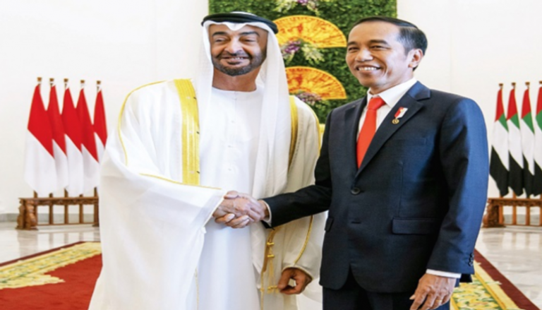 الشيخ محمد بن زايد آل نهيان والرئيس الإندونيسي جوكو ويدودو. 