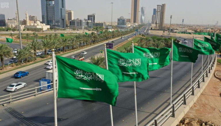 أعلام السعودية ترفرف في شوارع الرياض