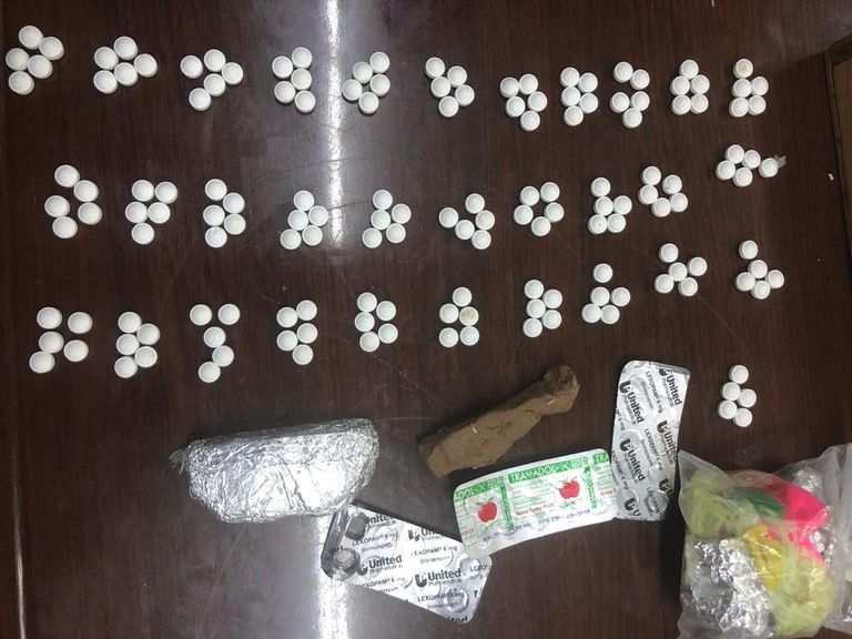 السلطات الأردنية تحبط محاولة تهريب المخدرات في علب حلويات