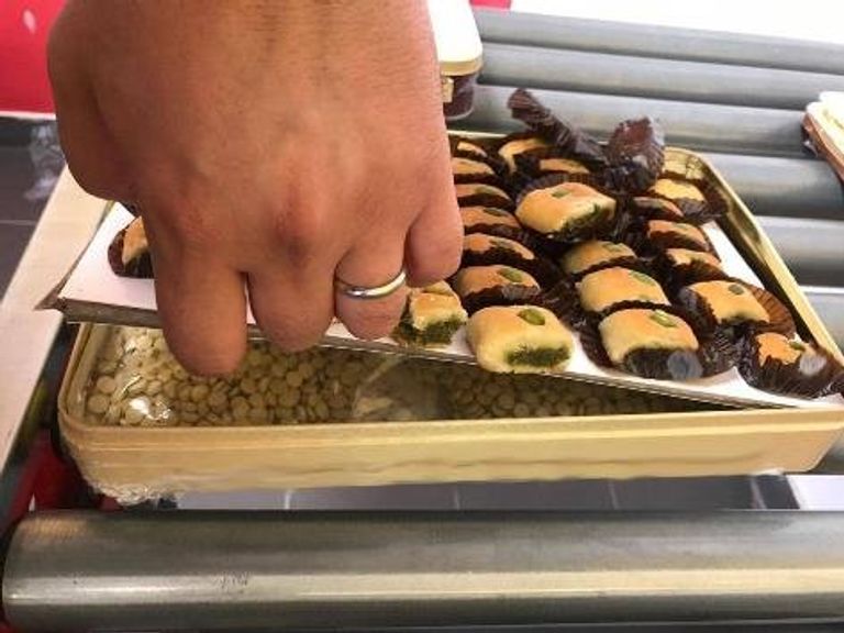 السلطات الأردنية تحبط محاولة تهريب المخدرات في علب حلويات