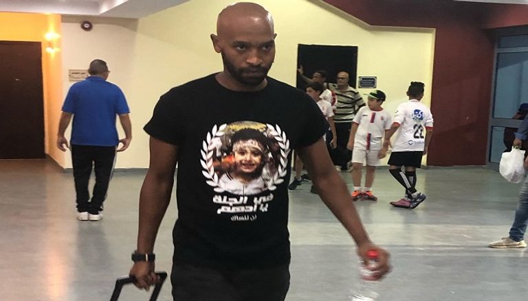 محمود عبد الرازق "شيكابالا" قائد الزمالك يرتدي قميص المشجع المتوفي