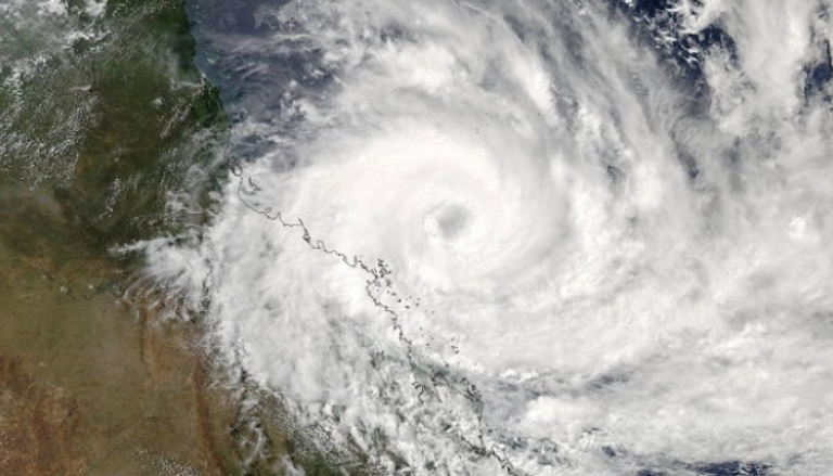 صورة توضح تحول "لورينزو" من عاصفة لإعصار