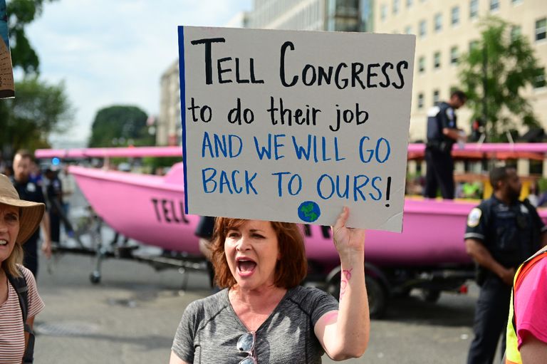 جانب من احتجاجات نشطاء البيئة