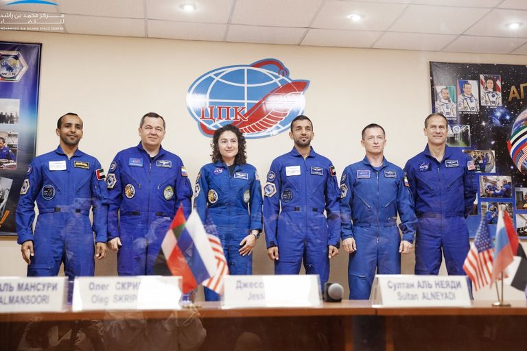 جانب من المؤتمر الصحفي لرواد الفضاء