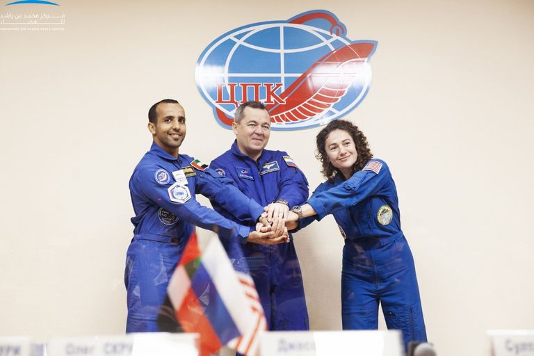 جانب من المؤتمر الصحفي لرواد الفضاء