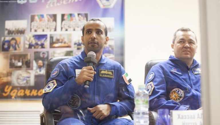 رائد الفضاء الإماراتي هزاع المنصوري خلال المؤتمر الصحفي