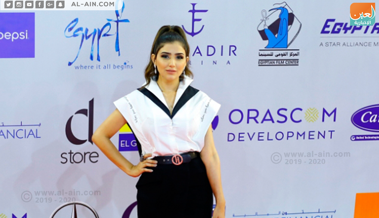 الفنانتان هند صبري وبشرى قبل عرض 