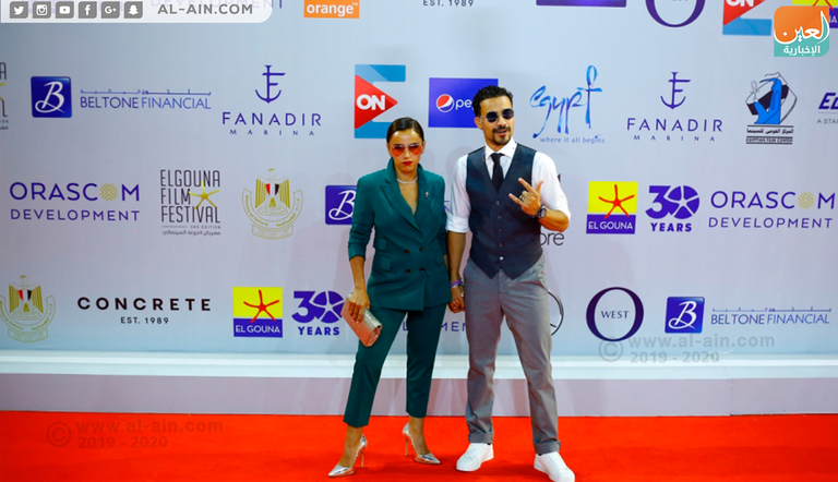 الفنانتان هند صبري وبشرى قبل عرض 