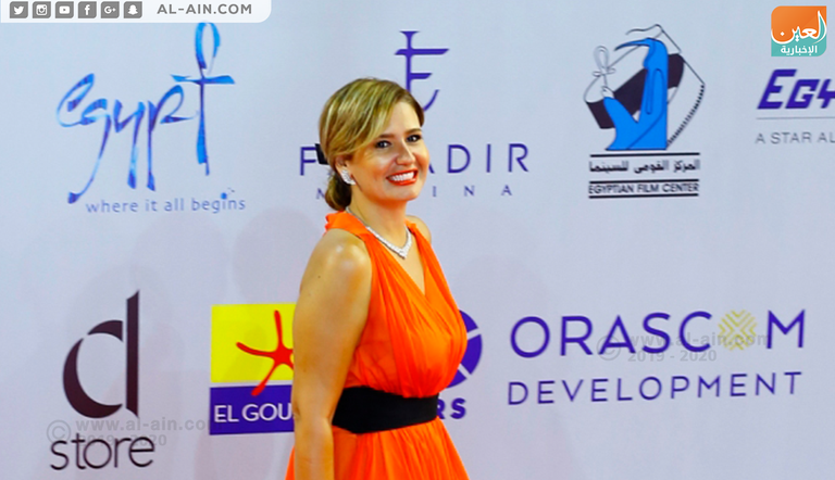 الفنانتان هند صبري وبشرى قبل عرض 