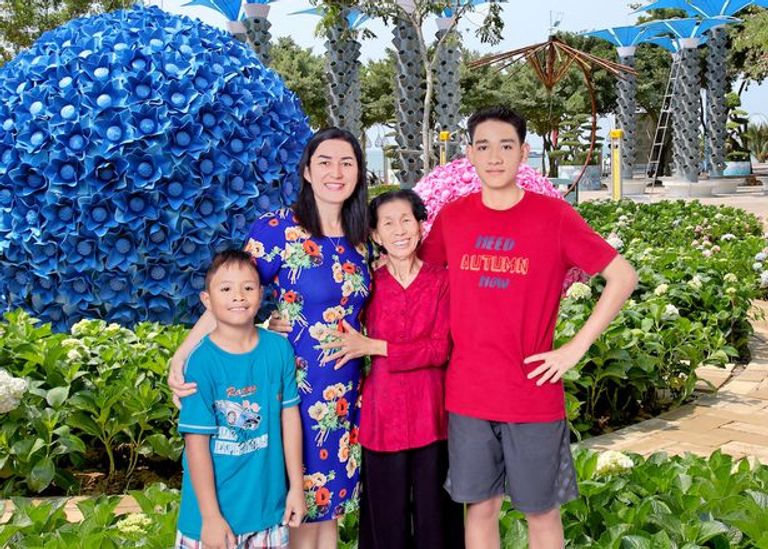 الفيتنامية ماي هونج لي ووالدتها