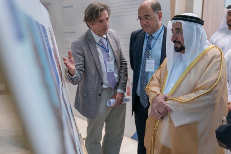 حاكم الشارقة خلال ندوة حفظ التراث