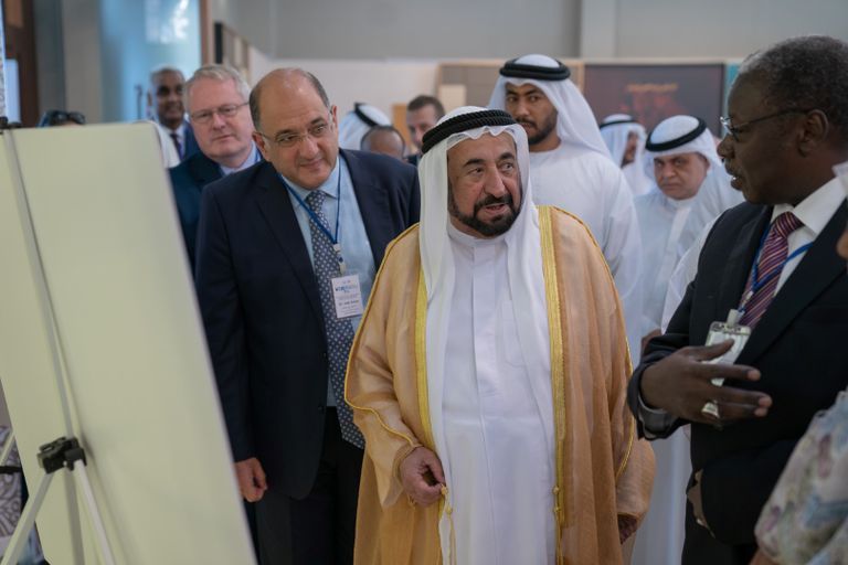 حاكم الشارقة خلال ندوة حفظ التراث