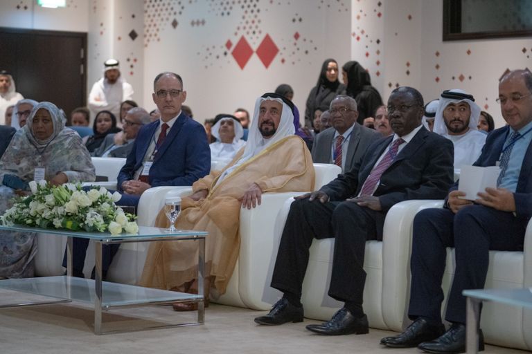 حاكم الشارقة خلال ندوة حفظ التراث