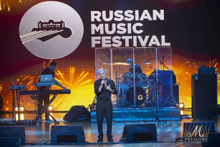 الشيخ محمد بن زايد آل نهيان وفلاديمير بوتين