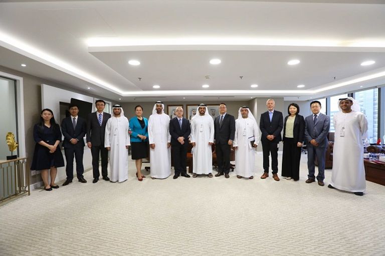 جانب من لقاء مسؤولي سوق أبوظبي للأوراق المالية وبورصة شنغهاي