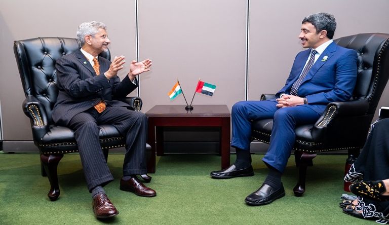 وزير الخارجية والتعاون الدولي الإماراتي مع وزير خارجية فنلندا