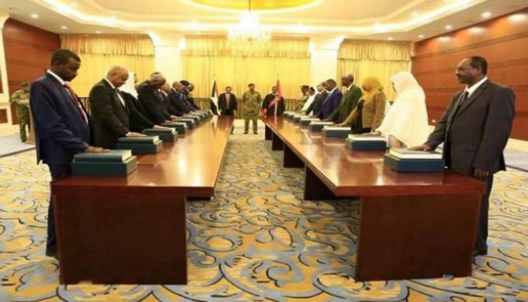 الحكومة السودانية خلال أدائها اليمين الدستورية