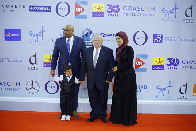 طلاب مدرسة الجونة قبل حضور عرض"الفارس والأميرة"