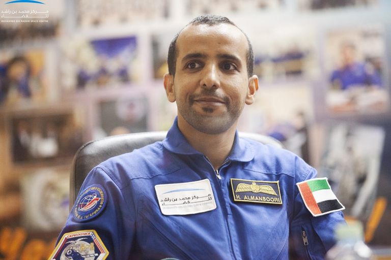 هزاع المنصوري وجيسيكا مير وأوليغ سكريبوتشكا