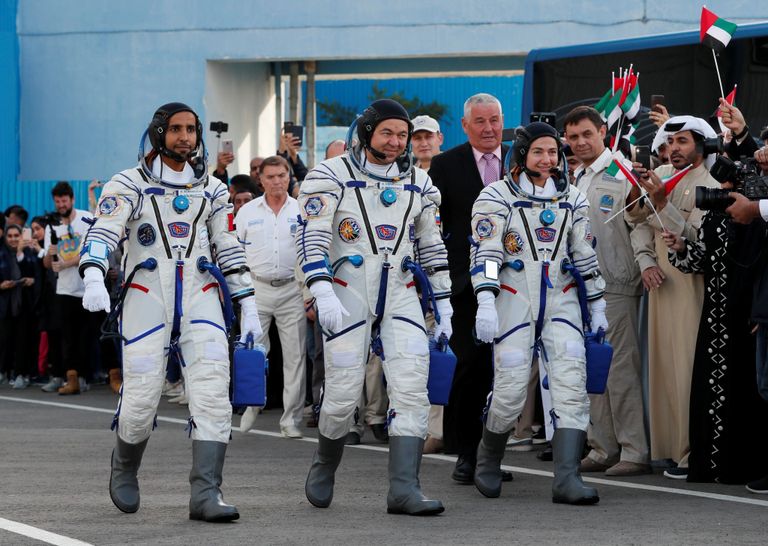 الإمارات تحقق حلم الفضاء.. المنصوري يصل المحطة الدولية