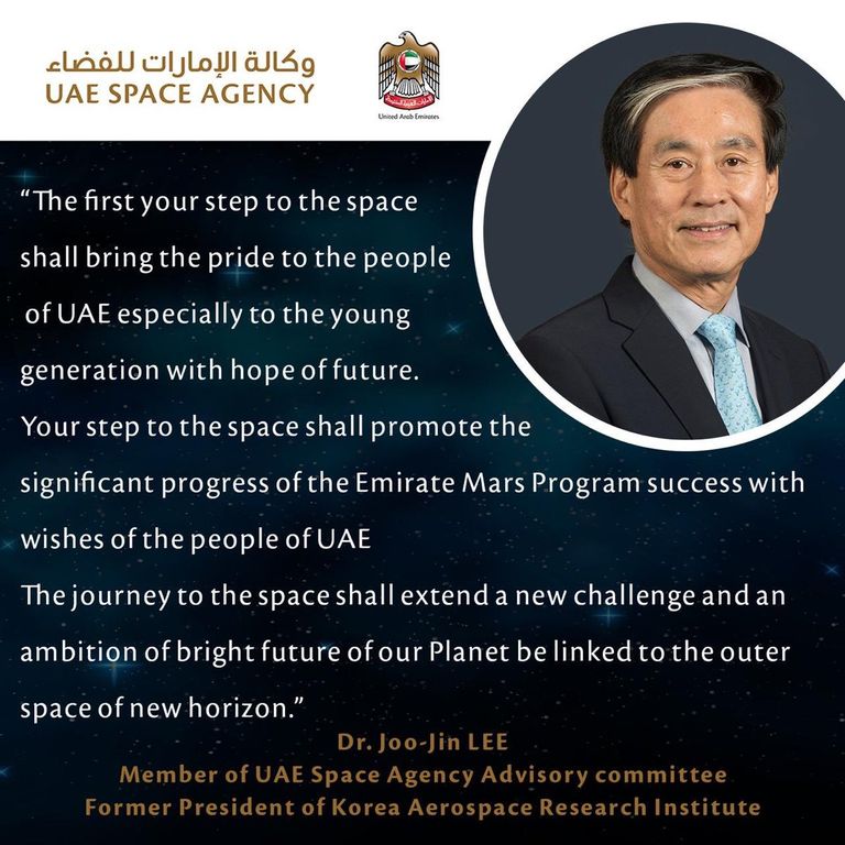 رائد الفضاء الإماراتي هزاع المنصوري ورفاقه يتوجهون إلى منصة الإطلاق