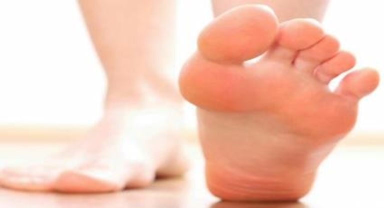 تتأثر اليدان والقدمان بشكل كبير بانسداد الشرايين الطرفية