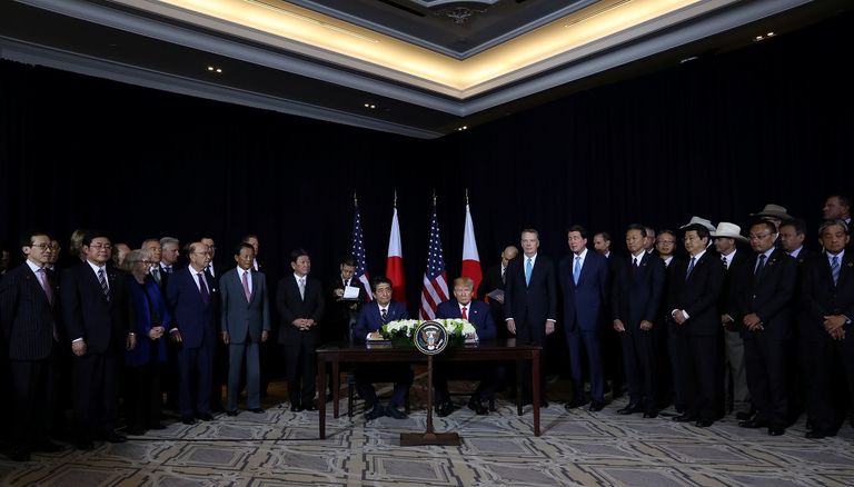 أمريكا واليابان توقعان اتفاقية تجارية بالأحرف الأولى