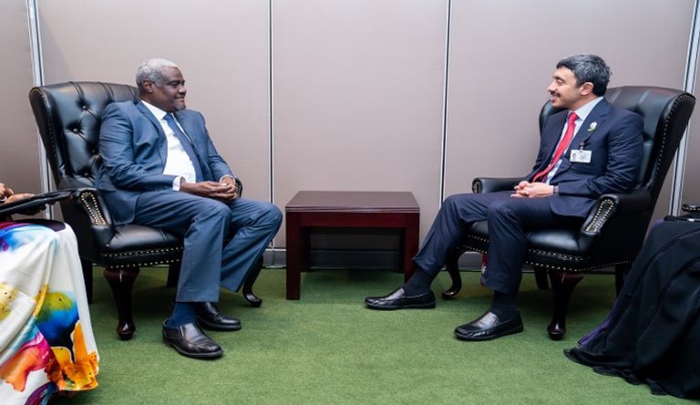 الشيخ عبدالله بن زايد آل نهيان خلال لقائه بكابوري في نيويورك