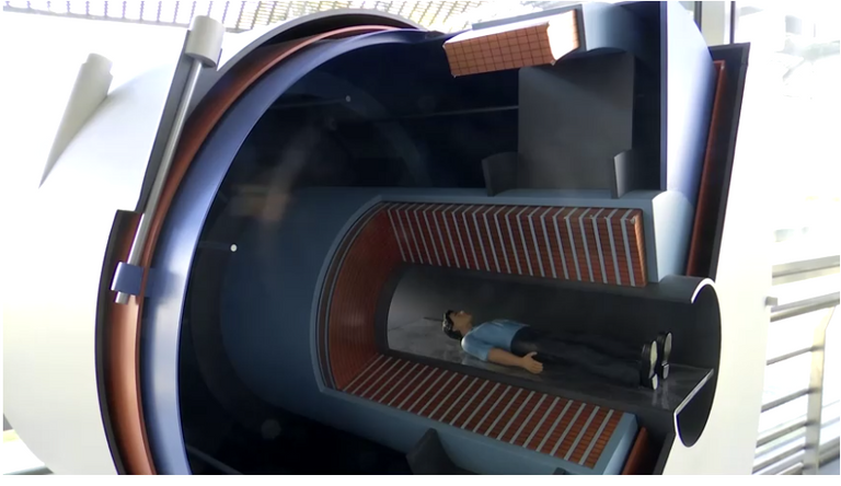 الجهاز يحتوي على مغناطيس كبير أسطواني الشكل