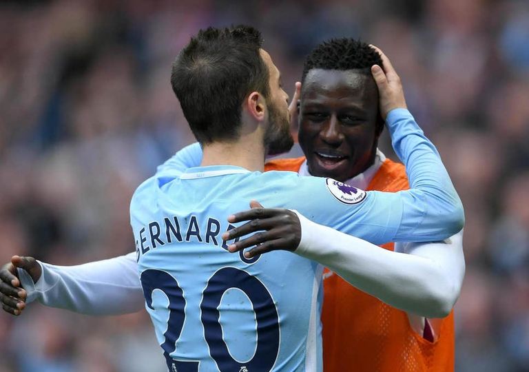 بنجامين ميندي وبرناردو سيلفا بيب جوارديولا مدرب مانشستر سيتي