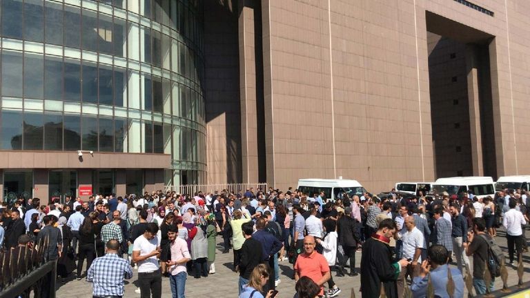 هروب التلاميذ من المدارس بسبب الزلزال