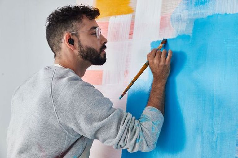 دعاية أمازون لسماعات Echo Buds