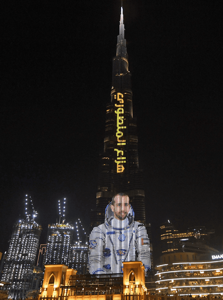 لحظة إطلاق المركبة سويوز إلى الفضاء