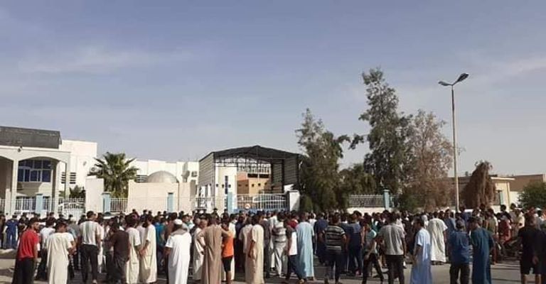 احتجاج سكان المحافظة وأهالي الضحايا