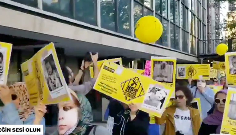 جانب من المظاهرات المطالبة بالإفراج عن الأطفال بسجون أردوغان