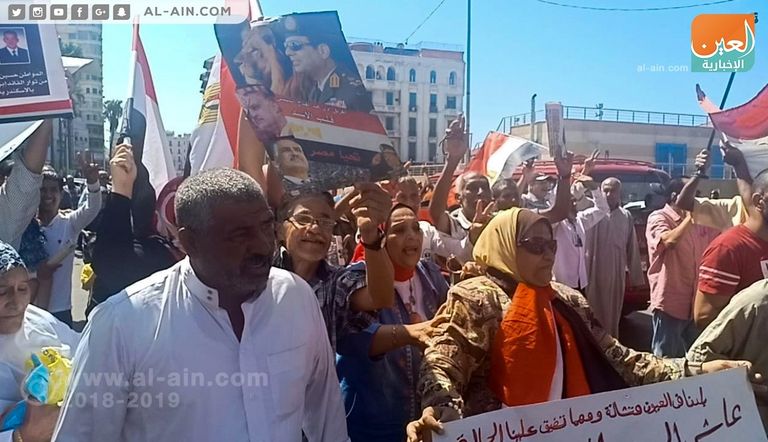حشود مؤيدة للرئيس المصري في الإسكندرية