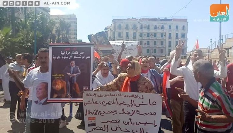 حشود مؤيدة للرئيس المصري في الإسكندرية