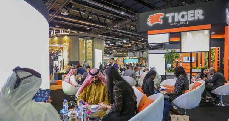 إقبال شديد على زيارة معرض "سيتي سكيب العالمي" بدبي