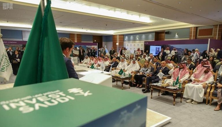 جانب من توقيع الاتفاقيات