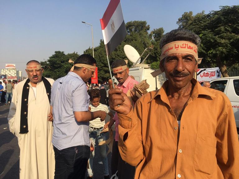 حشود مؤيدة للرئيس عبدالفتاح السيسي بالقاهرة