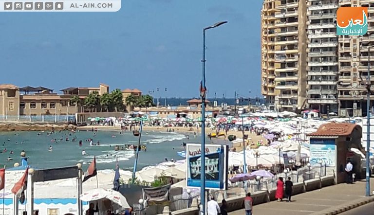 حشود مؤيدة للرئيس المصري في الإسكندرية