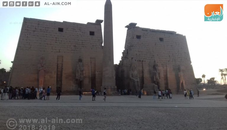 سياح الأقصر يستمتعون بآثار المدينة