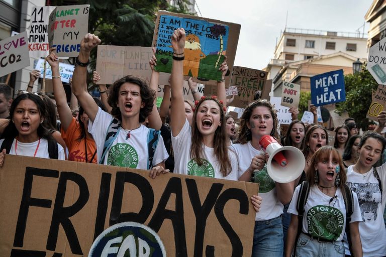 طلاب يتظاهرون في مدن أوروبية من أجل المناخ
