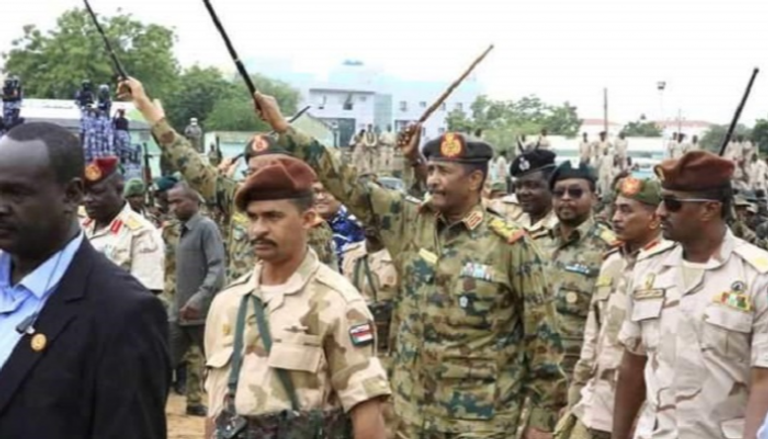 البرهان في الحامية العسكرية بمدينة نيالا عاصمة ولاية جنوب دارفور