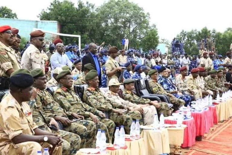 البرهان في الحامية العسكرية بمدينة نيالا عاصمة ولاية جنوب دارفور