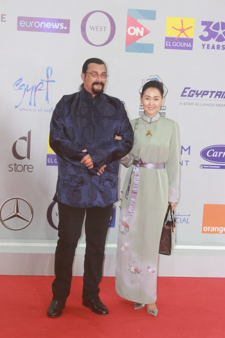 النجم العالمي ستيفن سيجال