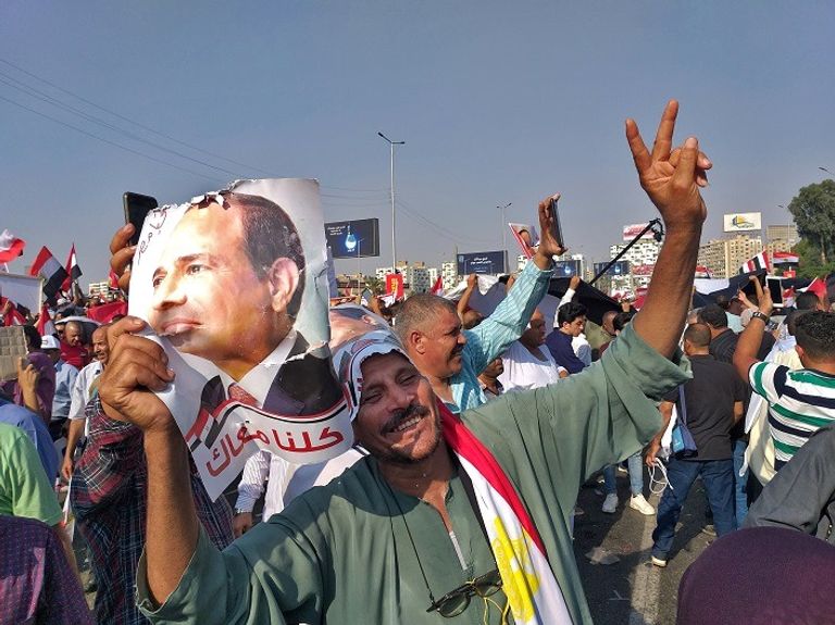 وكالات الأنباء العالمية ترصد بالصور حشود التأييد في مصر - صورة 3