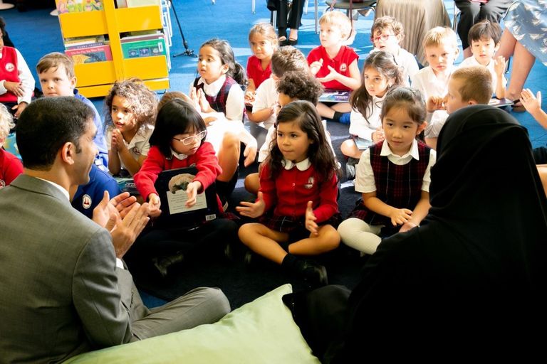 شما بنت سلطان بن خليفة آل نهيان والزيودي مع أطفال نيويورك