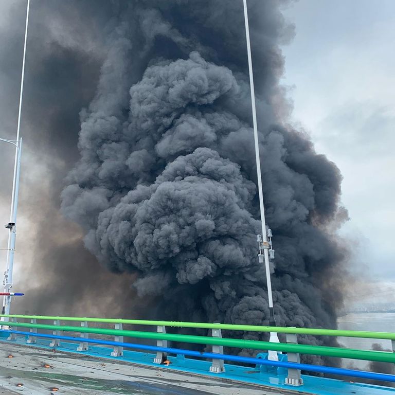 ألسنة اللهب تتصاعد جراء الحريق