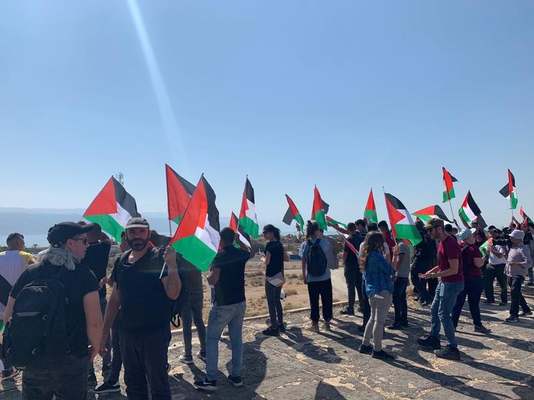 عشرات النشطاء تظاهروا للمطالبة بسيادة فلسطينية على شمال البحر الميت